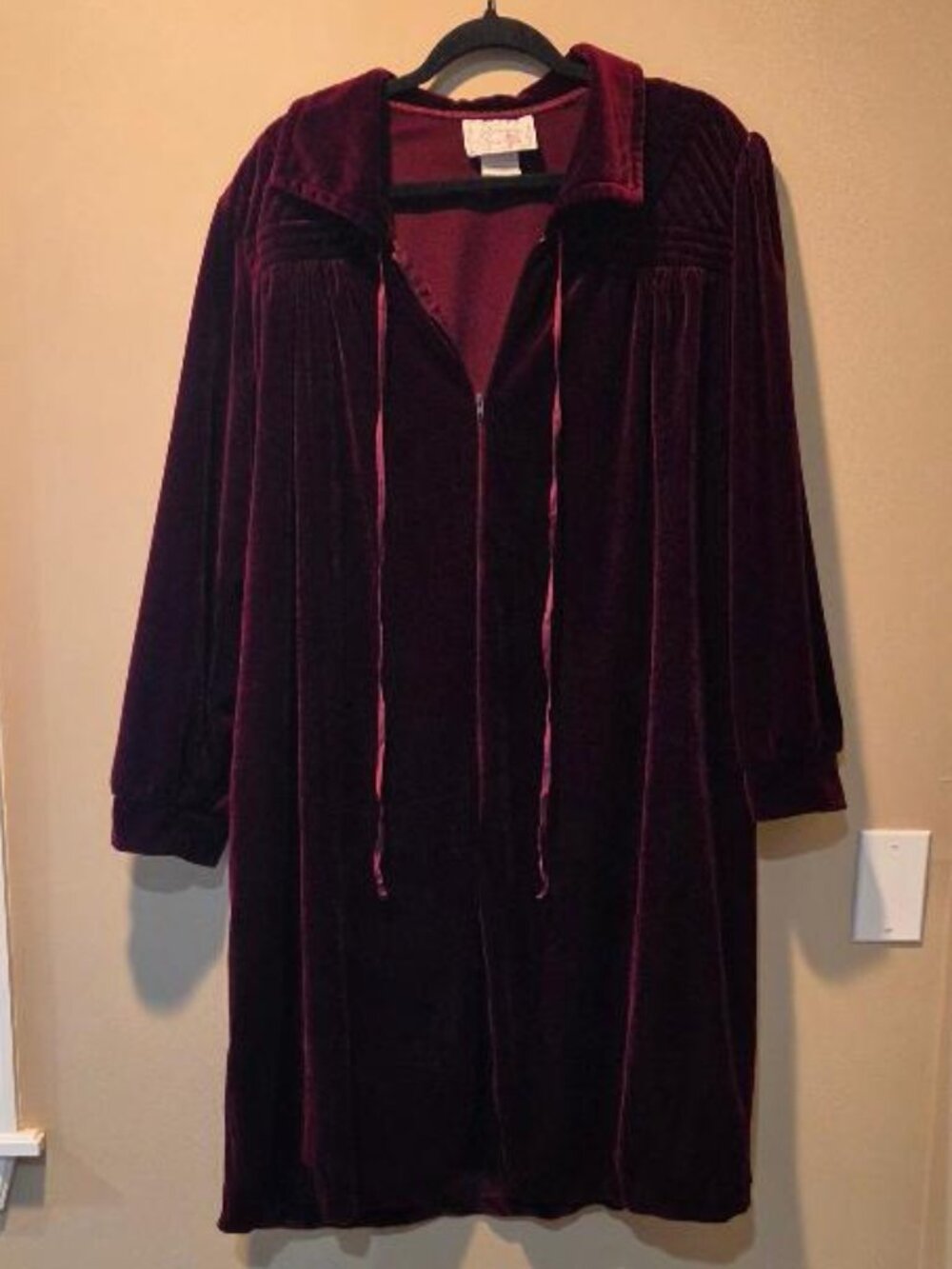 Vintage Jasmine Rose Burgundy Velour Zip-front Lounge Housecoat